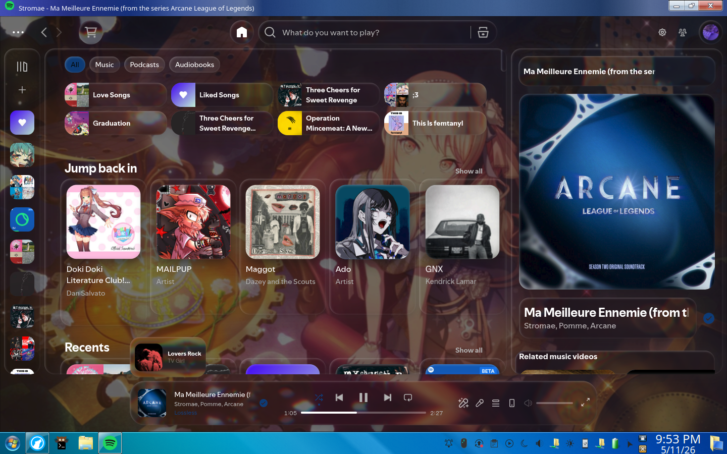 spotify with spicetify themes specifically "liquify" playing ma meilleue ennemie with Lovers Rock in queue